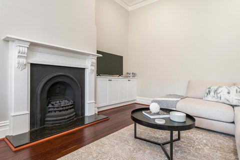 CENT191 - Timeless 3BR, 2BA Federation Home - Mackay Tourism 2