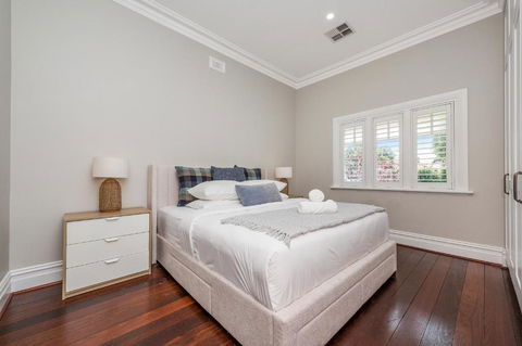 CENT191 - Timeless 3BR, 2BA Federation Home - Mackay Tourism 3
