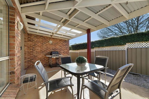 Central 2 Bed, 2 Bath Villa - Walk To Town - Mackay Tourism 2