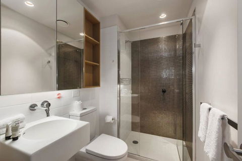 Central Sleek City Living Close To Everything - Mackay Tourism 4
