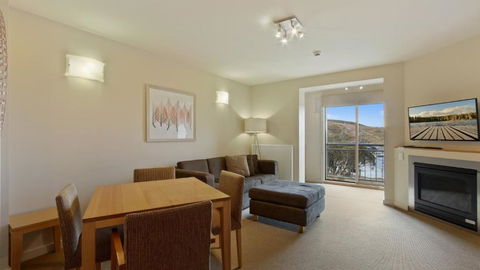 Chalet Hotham 4 - Mackay Tourism 3