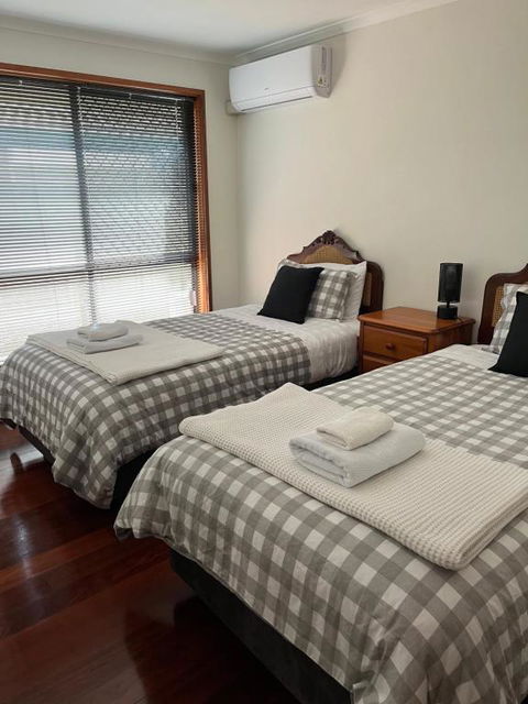 Charming 4BR Retreat Near Gawler - Mackay Tourism 4