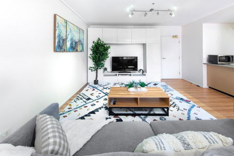Charming Melbourne Apartment With Pool, Spa & Tennis Court - Mackay Tourism 1