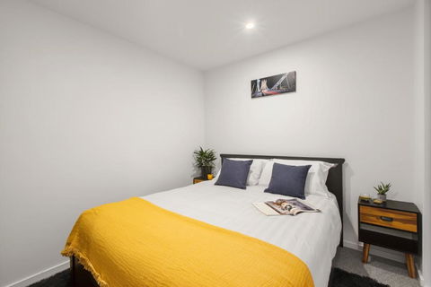 Central Simplicity - Modern Inner-city Living - Mackay Tourism 1