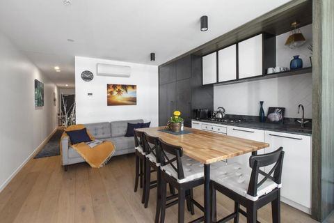 Central Simplicity - Modern Inner-city Living - Mackay Tourism 0