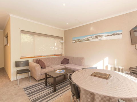 Charvel 1 35 Gippsland Street - Mackay Tourism 0