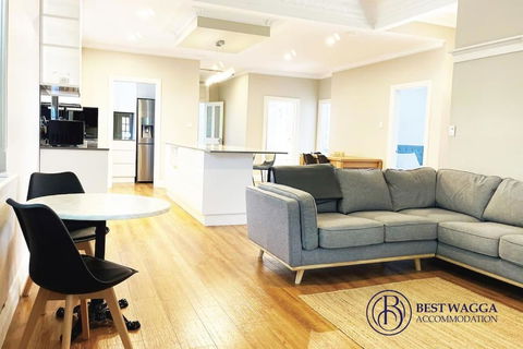 Cheerful 3-bedroom Home With Free Parking On Site - Mackay Tourism 0