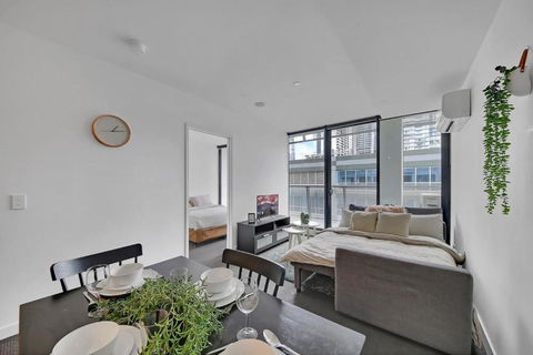 Chic 2BR Apt Right Next To Southern Cross Station - Mackay Tourism 2