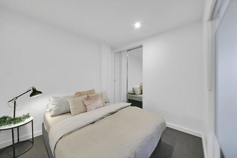 Chic 2BR Apt Right Next To Southern Cross Station - Mackay Tourism 3