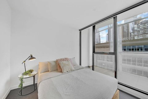 Chic 2BR Apt Right Next To Southern Cross Station - Mackay Tourism 1