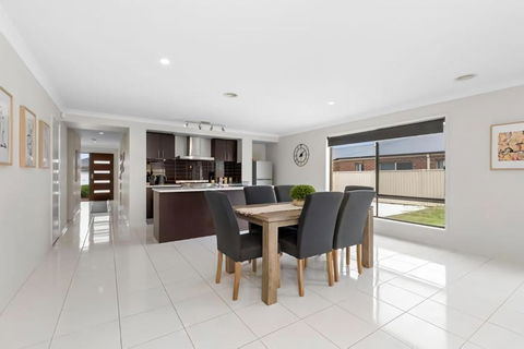 Chifley Place - Cool Suburban Crib! - Mackay Tourism 1