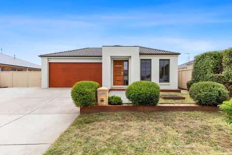 Chifley Place - Cool Suburban Crib! - Mackay Tourism 0