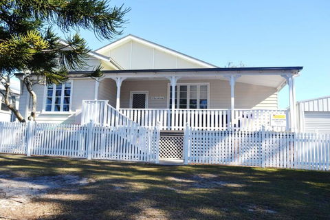 Christina Cottage - Bring Your Own Linen - Mackay Tourism 0