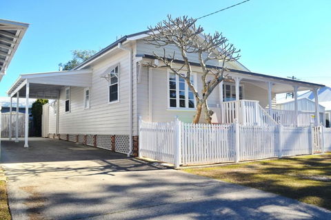 Christina Cottage - Bring Your Own Linen - Mackay Tourism 1