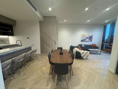 City Meets Bay I Resort Style I 4-Level I Rooftop - Mackay Tourism 1