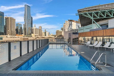 Cityscape Trendsetter - Contemporary Chic With Pool - Mackay Tourism 1