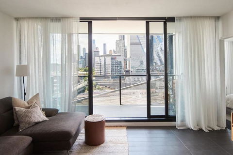 Cityscape Trendsetter - Contemporary Chic With Pool - Mackay Tourism 3