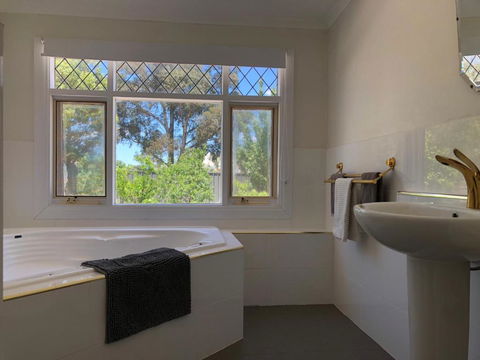 Clare To Spalding Character Escape - Mackay Tourism 1