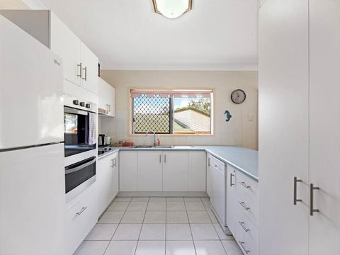 Classic Beachfront Apartment - Mackay Tourism 4