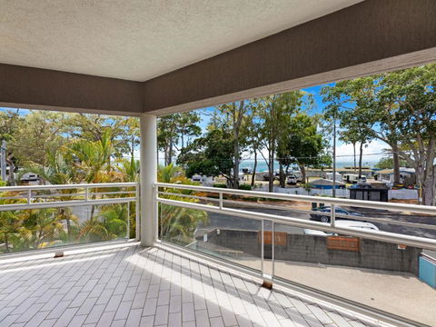 Classic Beachfront Apartment - Mackay Tourism 1