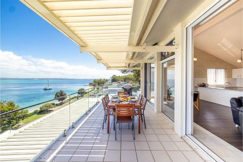 Classic View 2, 2 49 Victoria Pde - Panoramic Water Views, Aircon, Free Wifi - Mackay Tourism 4
