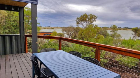 Clayton Bay Riverside Holiday Park - Mackay Tourism 0