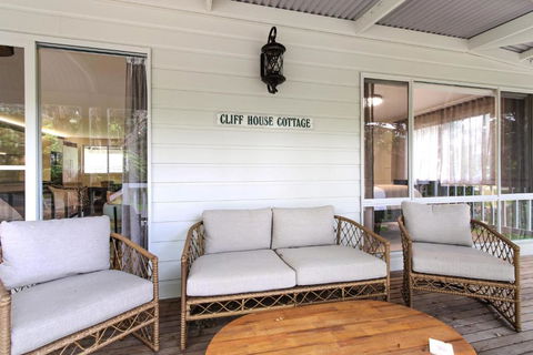 Cliff House Cottage - Mackay Tourism 0