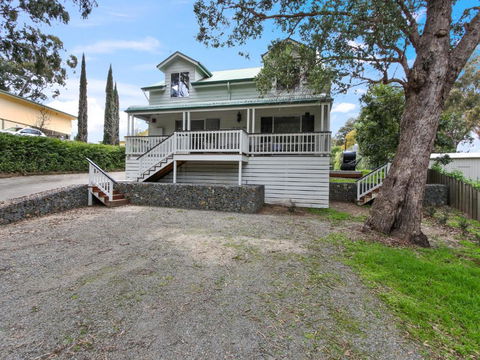 Cliff House Cottage - Mackay Tourism 1