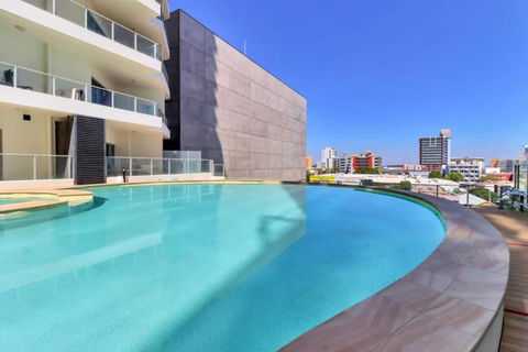 City Views On Pool Level King Bed Or Twin Share - Mackay Tourism 0