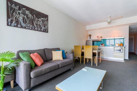 City Views On Pool Level King Bed Or Twin Share - Mackay Tourism 3