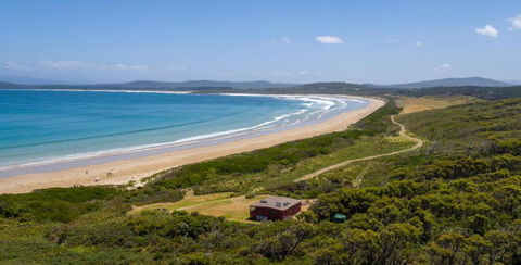 Cloudy Bay Cabin - Mackay Tourism 0