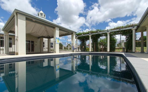 Coachmans Inn Warwick - Mackay Tourism 0