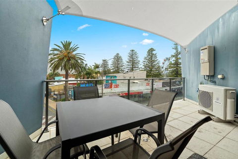 Coast On Coral Luxury Apartment Unit 15 - Mackay Tourism 1