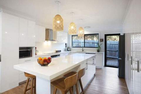 Coastal Breeze Retreat - Mackay Tourism 3