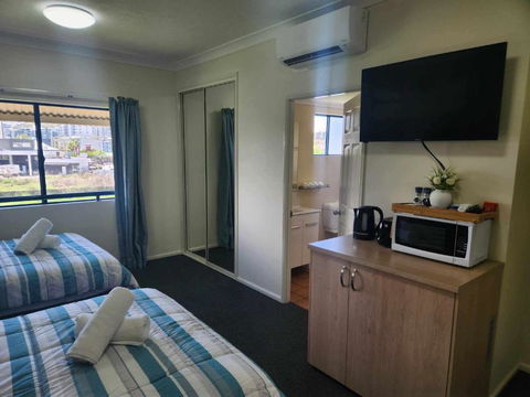 Coastal Breeze Studio- Steps From CBD,Stadium&Ferry - Mackay Tourism 3