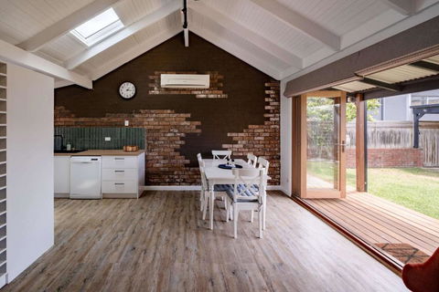 Coastal Comfort Ocean Grove Family Home - Mackay Tourism 0