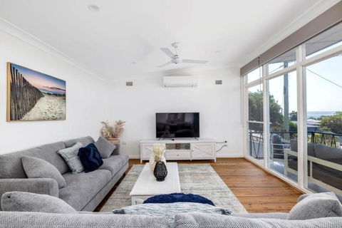 Coastal Cottage In Nelson Bay - Mackay Tourism 2