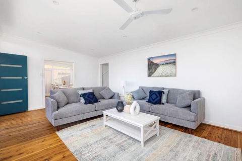 Coastal Cottage In Nelson Bay - Mackay Tourism 3