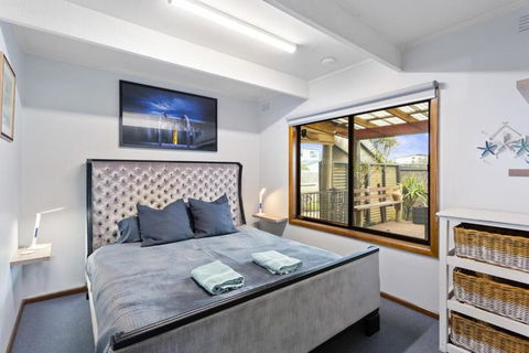 Coastal Cottage With Ocean Views - Mackay Tourism 2