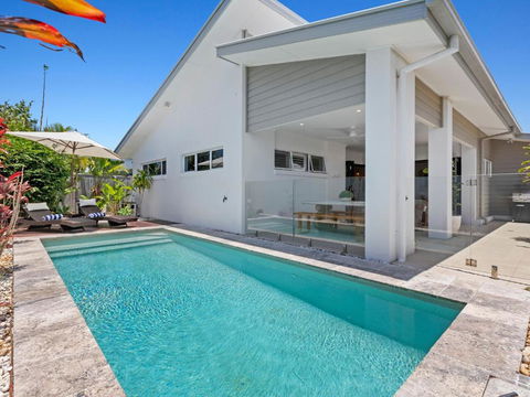 Coastal Hideaway In The Heart Of Casuarina With Heated Pool - Mackay Tourism 1
