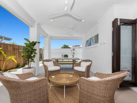 Coastal Hideaway In The Heart Of Casuarina With Heated Pool - Mackay Tourism 3