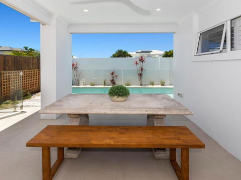 Coastal Hideaway In The Heart Of Casuarina With Heated Pool - Mackay Tourism 2