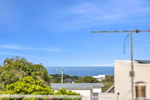 Coastal Serenity Central Torquay - Mackay Tourism 4
