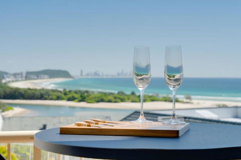Coastal Views Await - Luxurious 2BR Retreat - Mackay Tourism 0