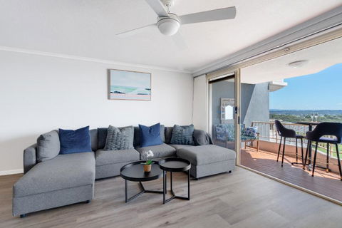 Coastal Views Await - Luxurious 2BR Retreat - Mackay Tourism 2
