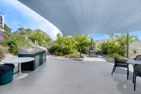 Coastal Views Await - Luxurious 2BR Retreat - Mackay Tourism 4