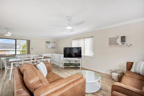 Coastal Villa Mollymook Beach - Mackay Tourism 3
