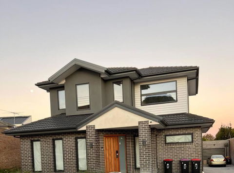 Coburg Lake Retreat - Mackay Tourism 0