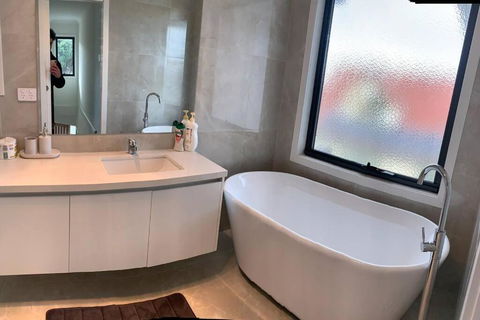 Coburg Lake Retreat - Mackay Tourism 4