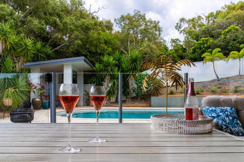 Coconut Point Beach Retreat - Mackay Tourism 0